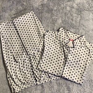 LUXURIOUS BLACK AND WHITE POLKA DOT PAJAMAS.  ISAAC MIZRAHI EUC SIZE 1X